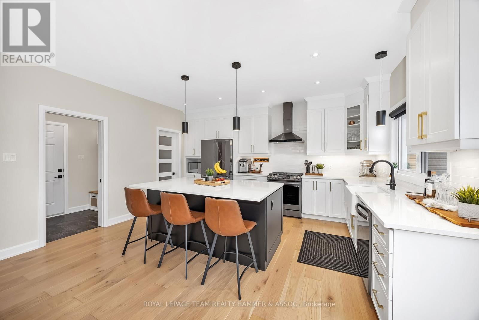 332 MOONLIGHT DRIVE Image 16