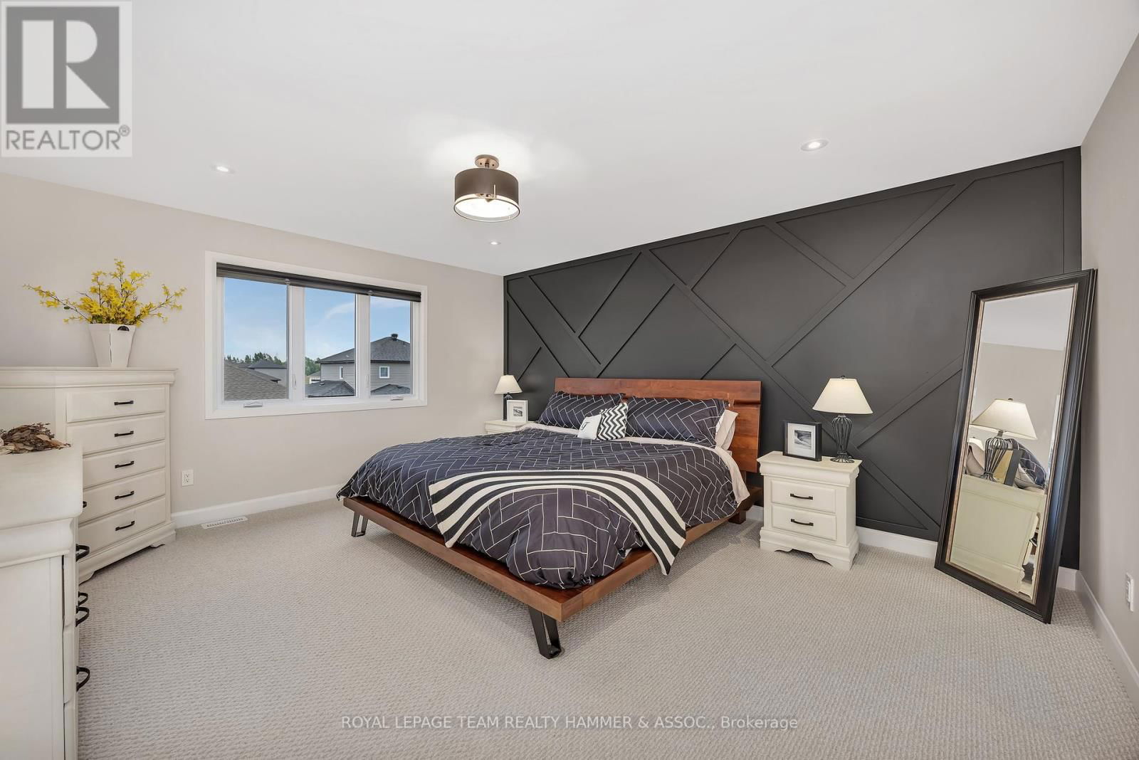 332 MOONLIGHT DRIVE Image 23