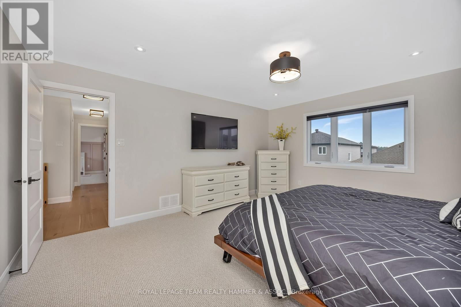 332 MOONLIGHT DRIVE Image 24