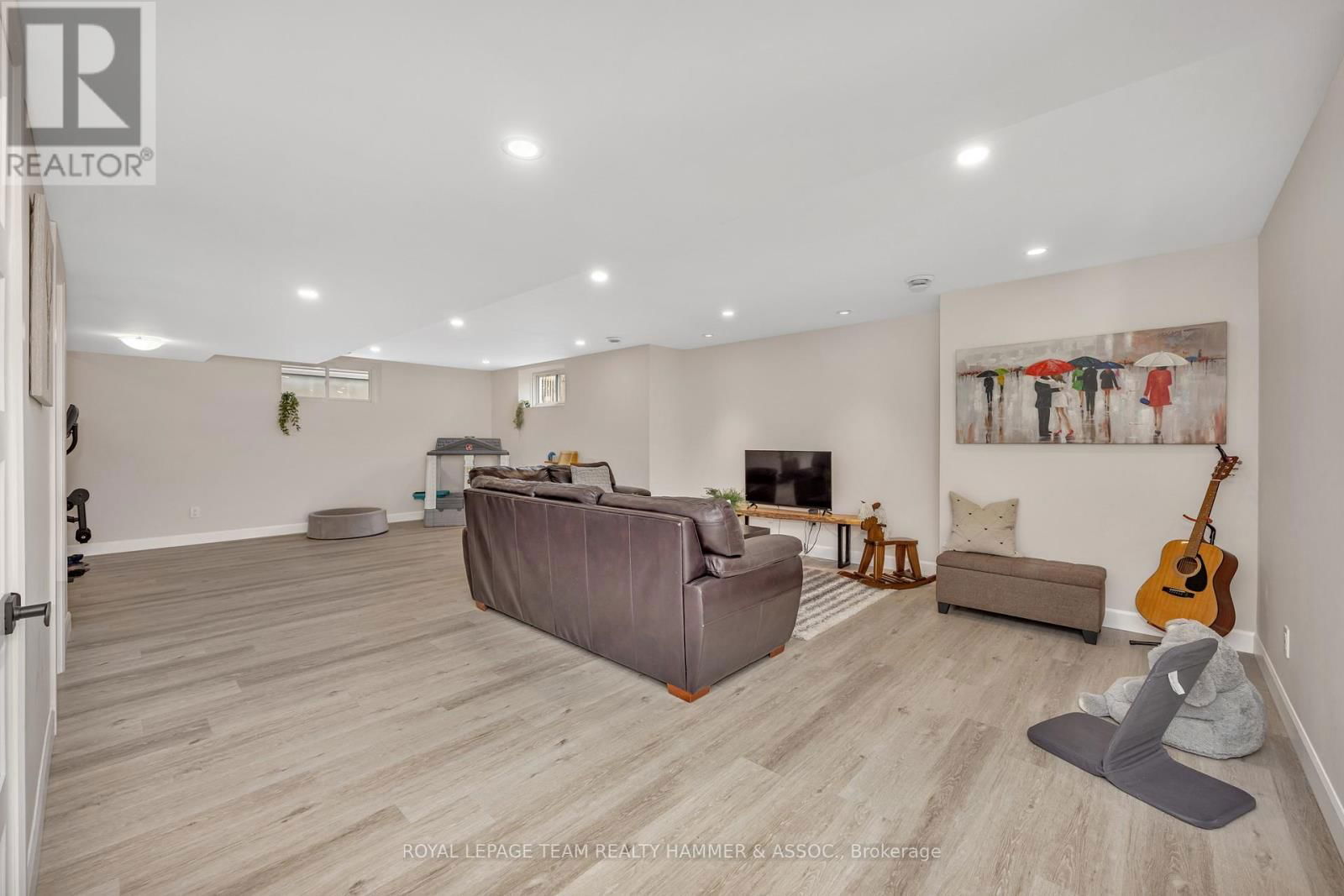 332 MOONLIGHT DRIVE Image 32
