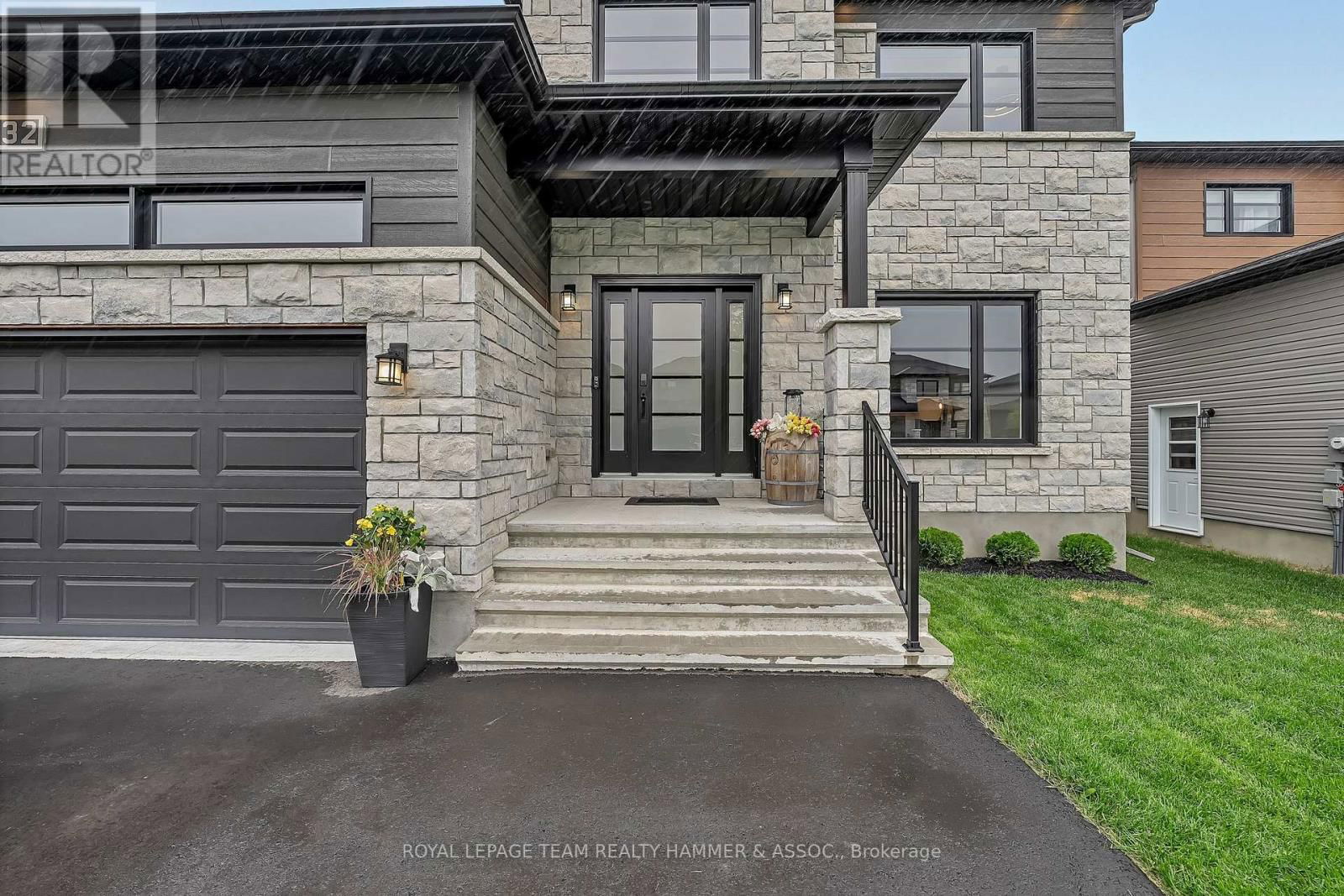 332 MOONLIGHT DRIVE Image 4