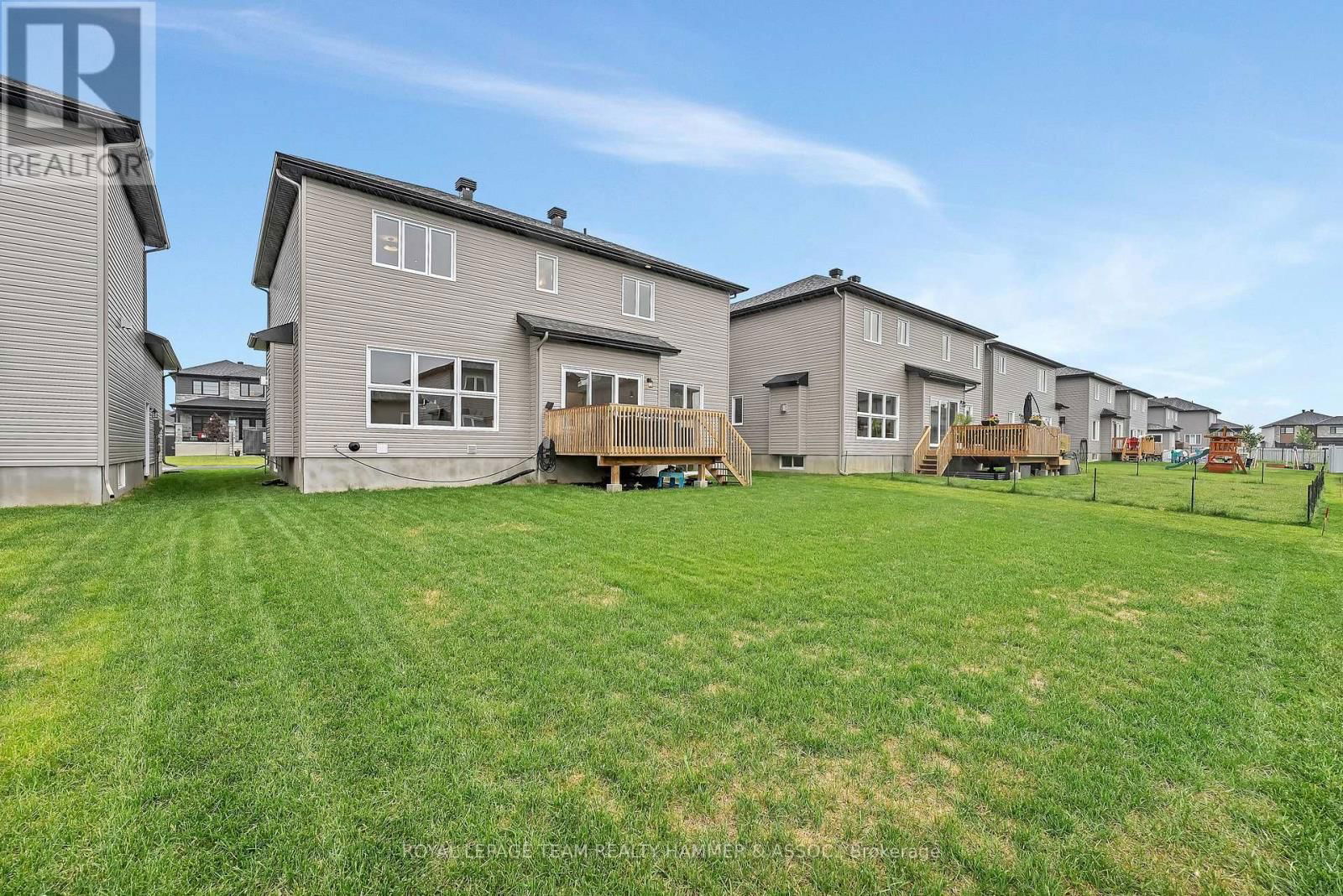 332 MOONLIGHT DRIVE Image 43