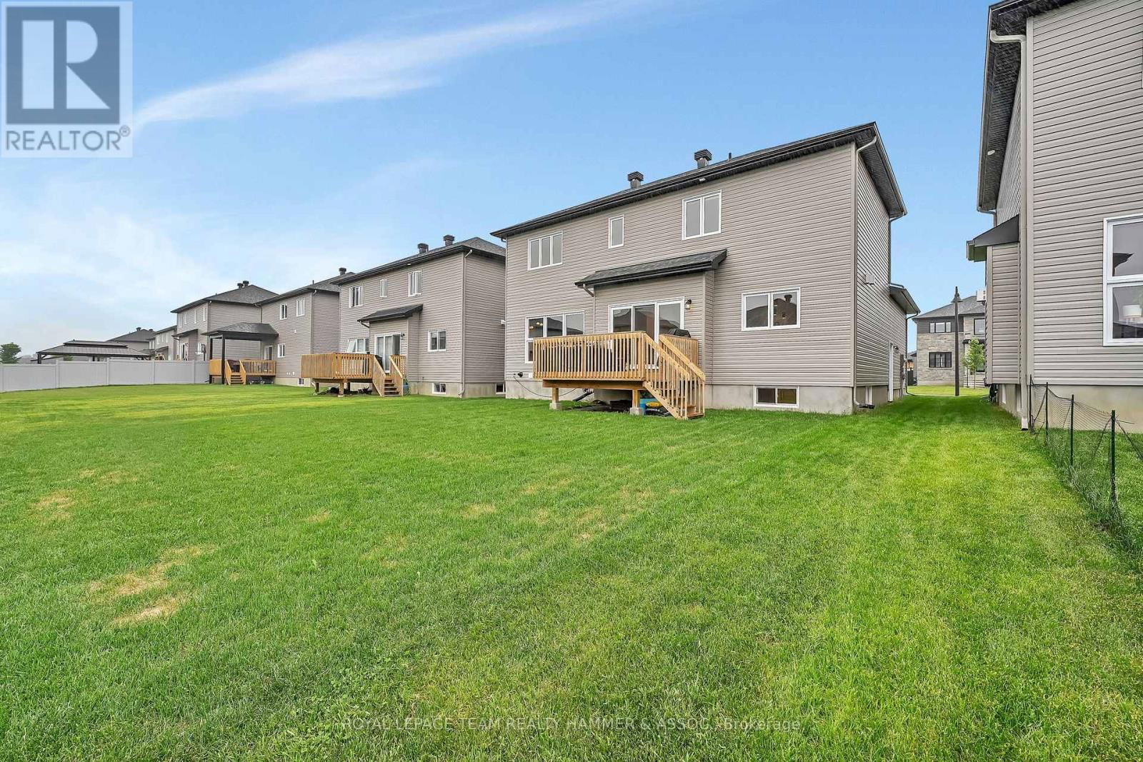 332 MOONLIGHT DRIVE Image 44