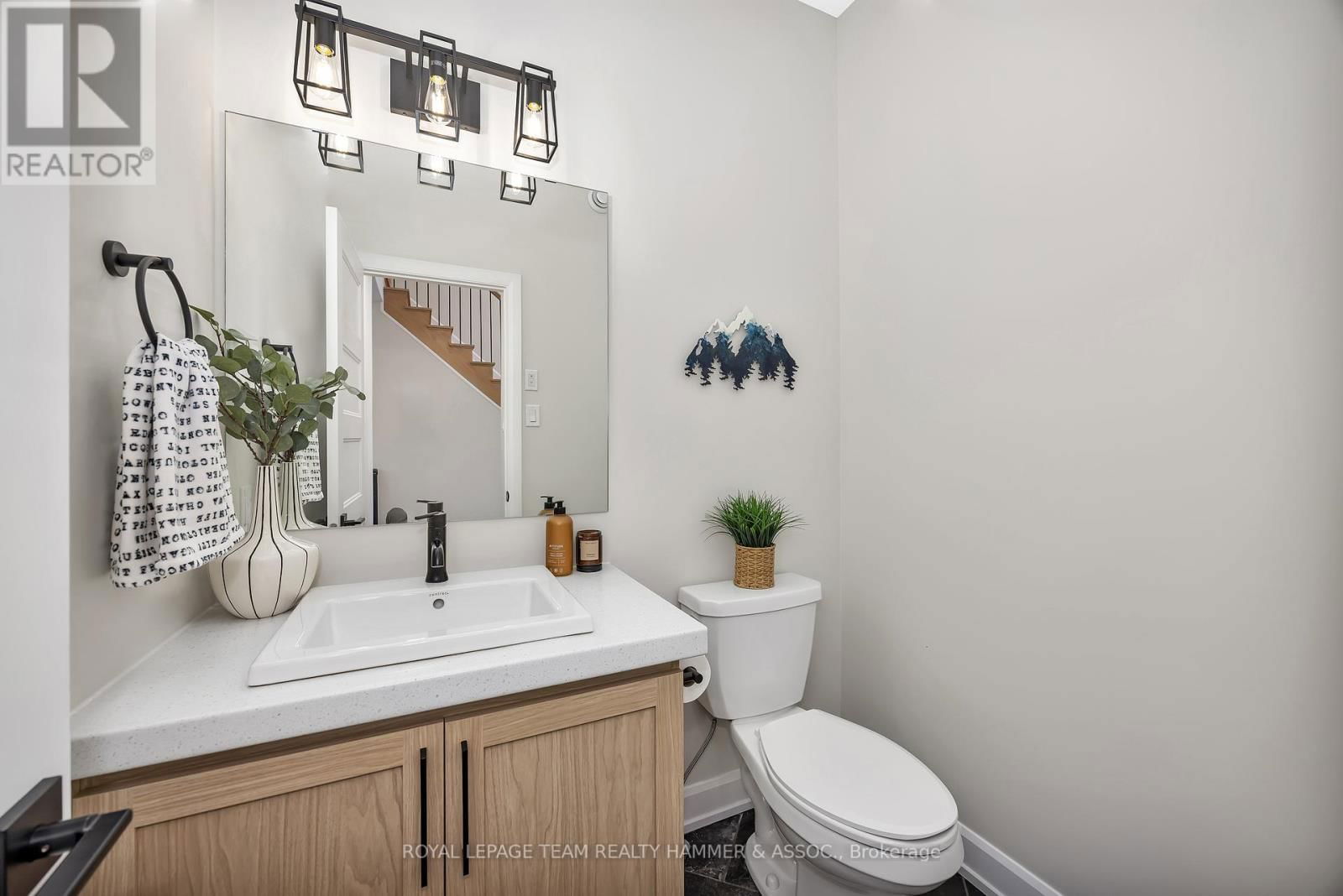 332 MOONLIGHT DRIVE Image 9