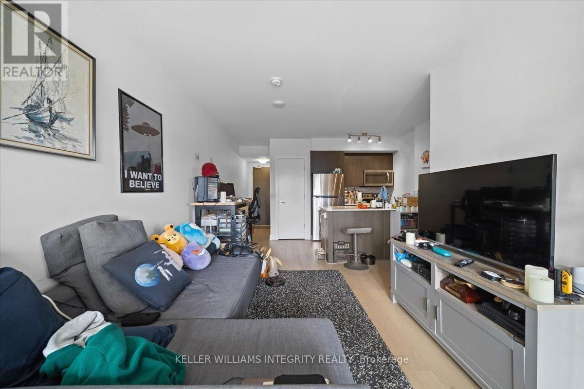 304 - 411 MACKAY STREET Image 16