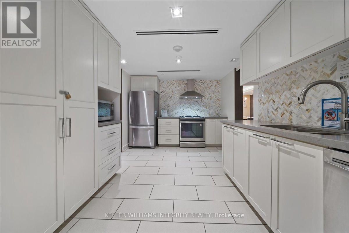304 - 411 MACKAY STREET Image 27