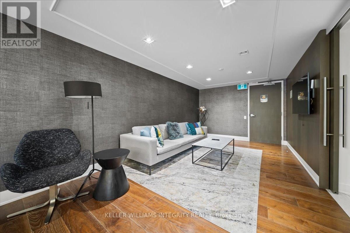 304 - 411 MACKAY STREET Image 28