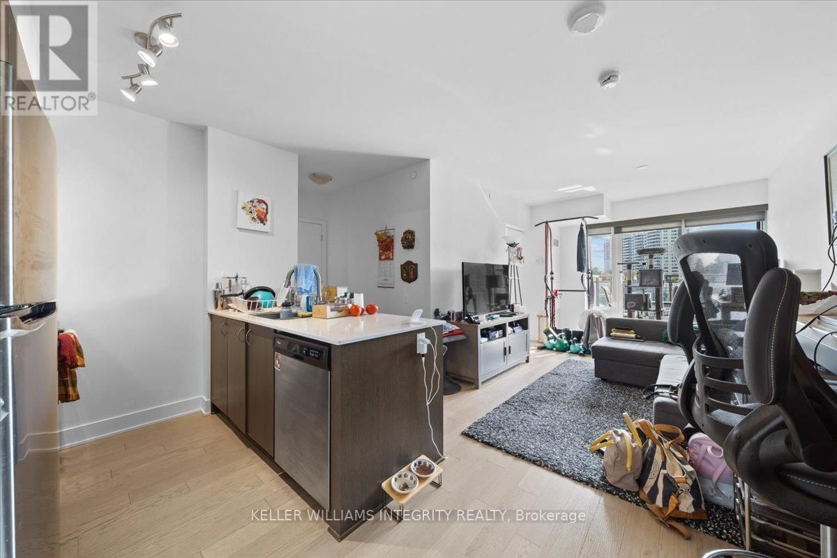 304 - 411 MACKAY STREET Image 9