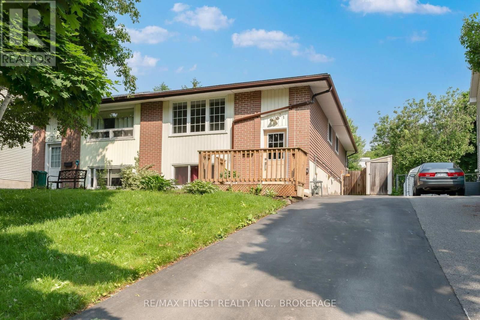 21 CARRIAGE COURT AVENUE Image 1