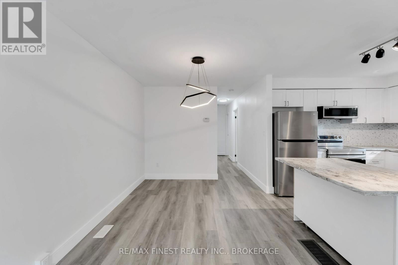 21 CARRIAGE COURT AVENUE Image 10