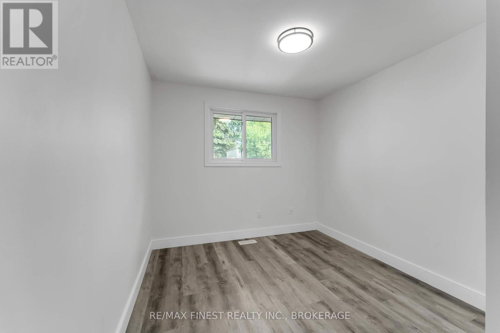 21 CARRIAGE COURT AVENUE Image 14