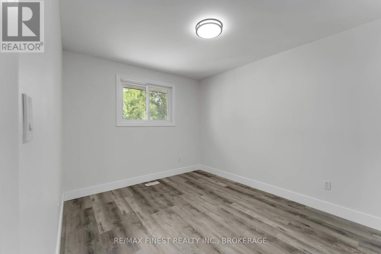 21 CARRIAGE COURT AVENUE Image 16