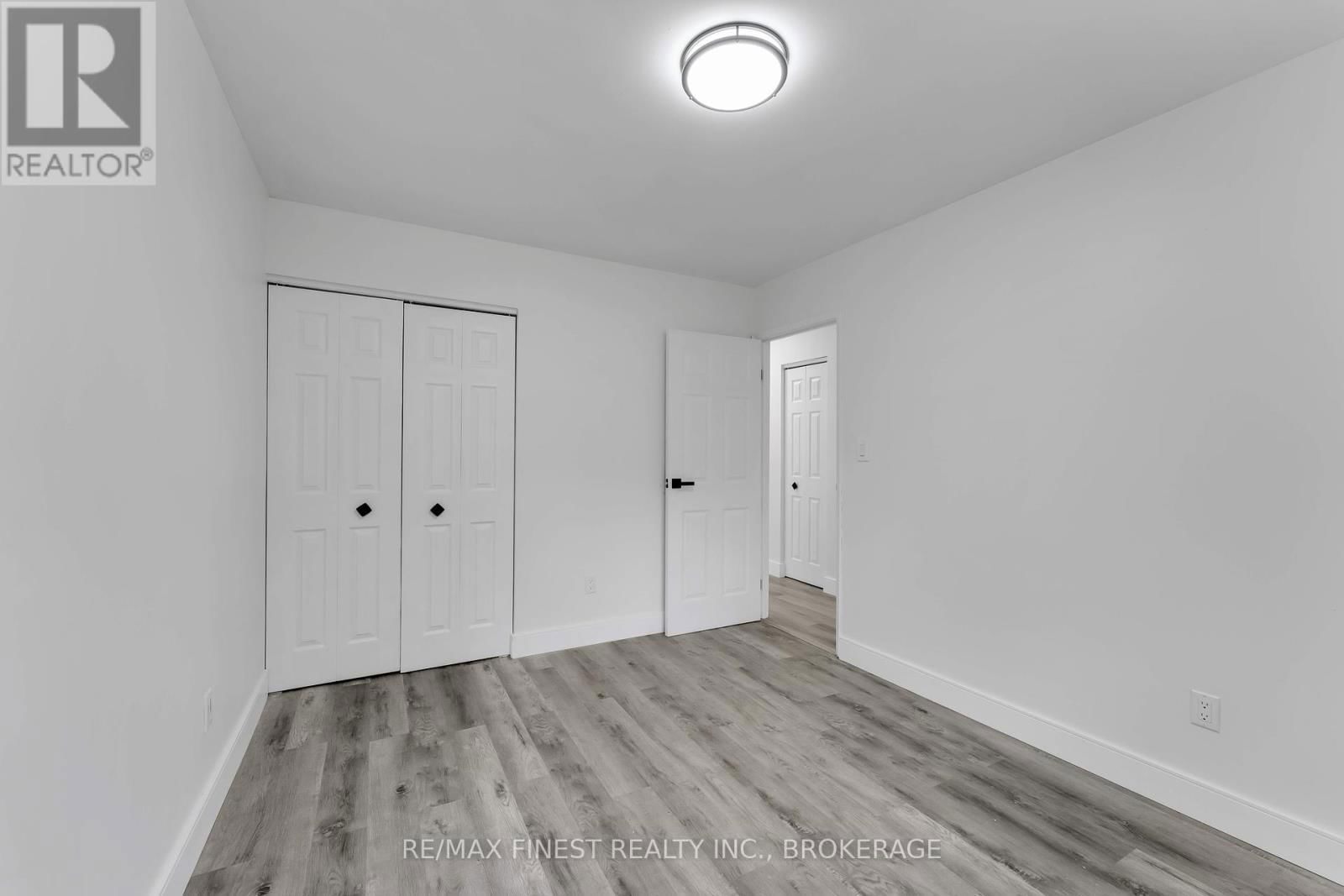 21 CARRIAGE COURT AVENUE Image 17