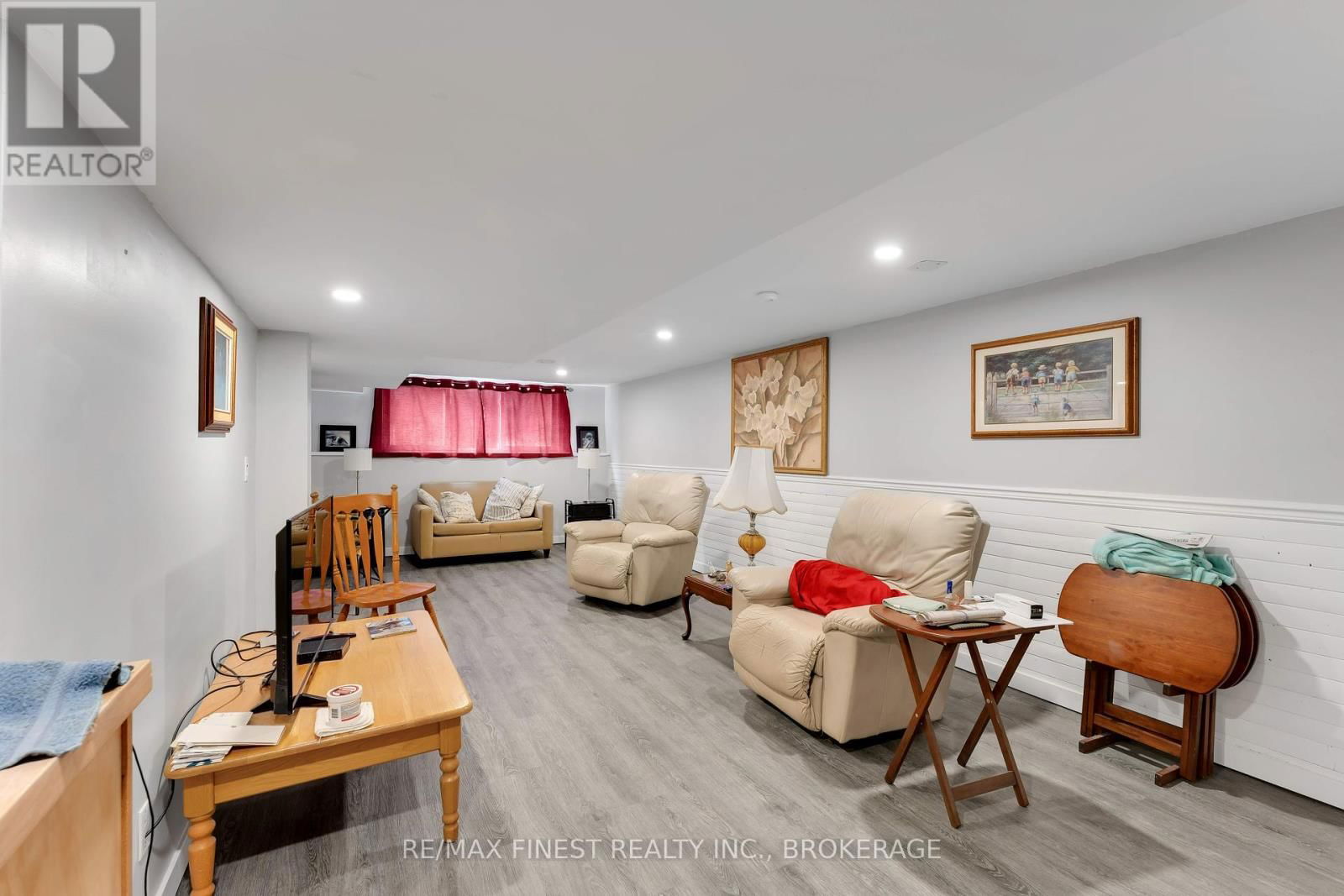21 CARRIAGE COURT AVENUE Image 21