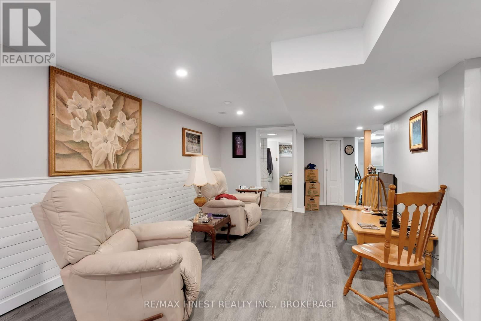 21 CARRIAGE COURT AVENUE Image 23