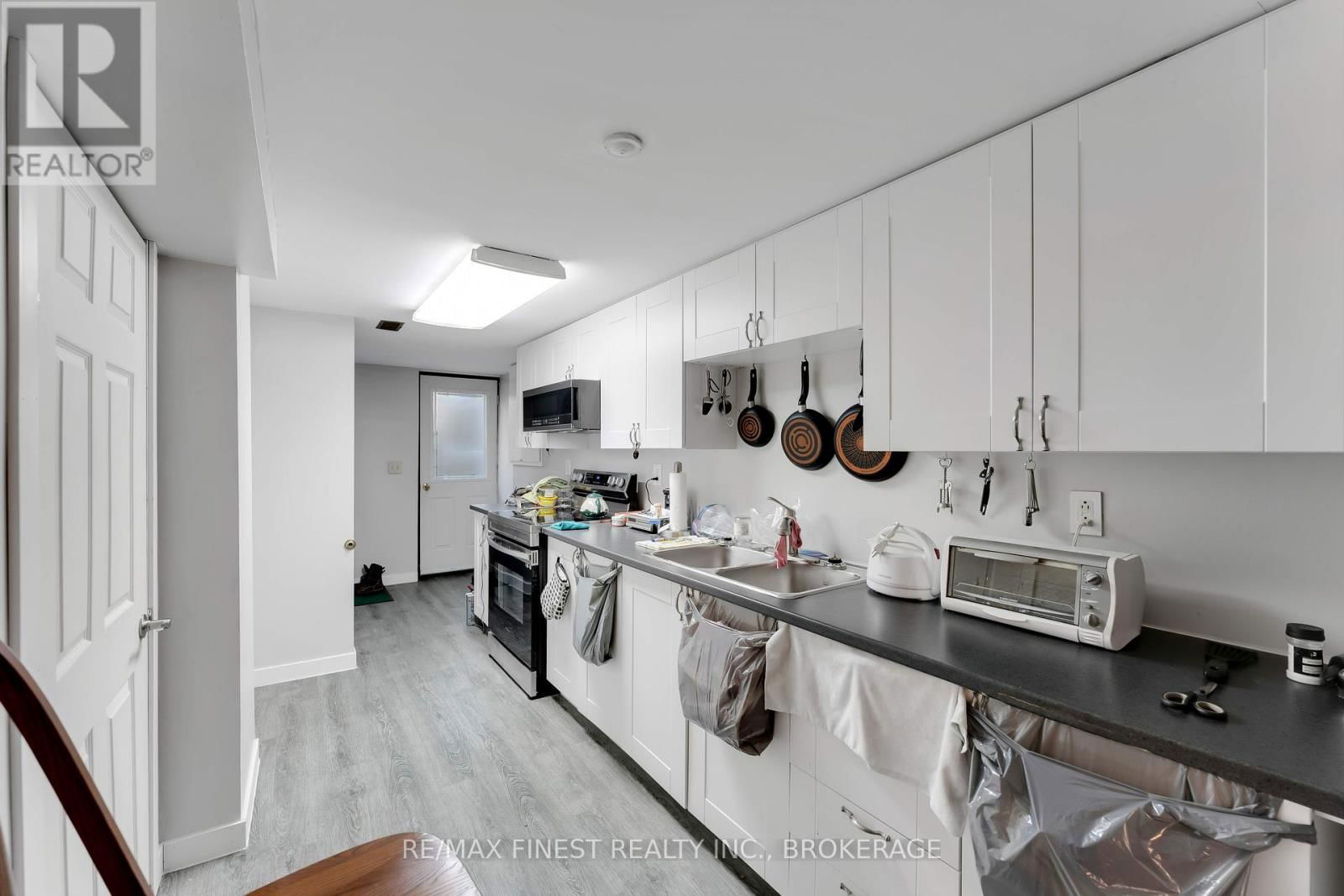 21 CARRIAGE COURT AVENUE Image 25