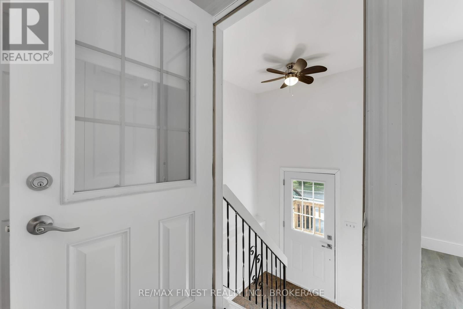 21 CARRIAGE COURT AVENUE Image 3