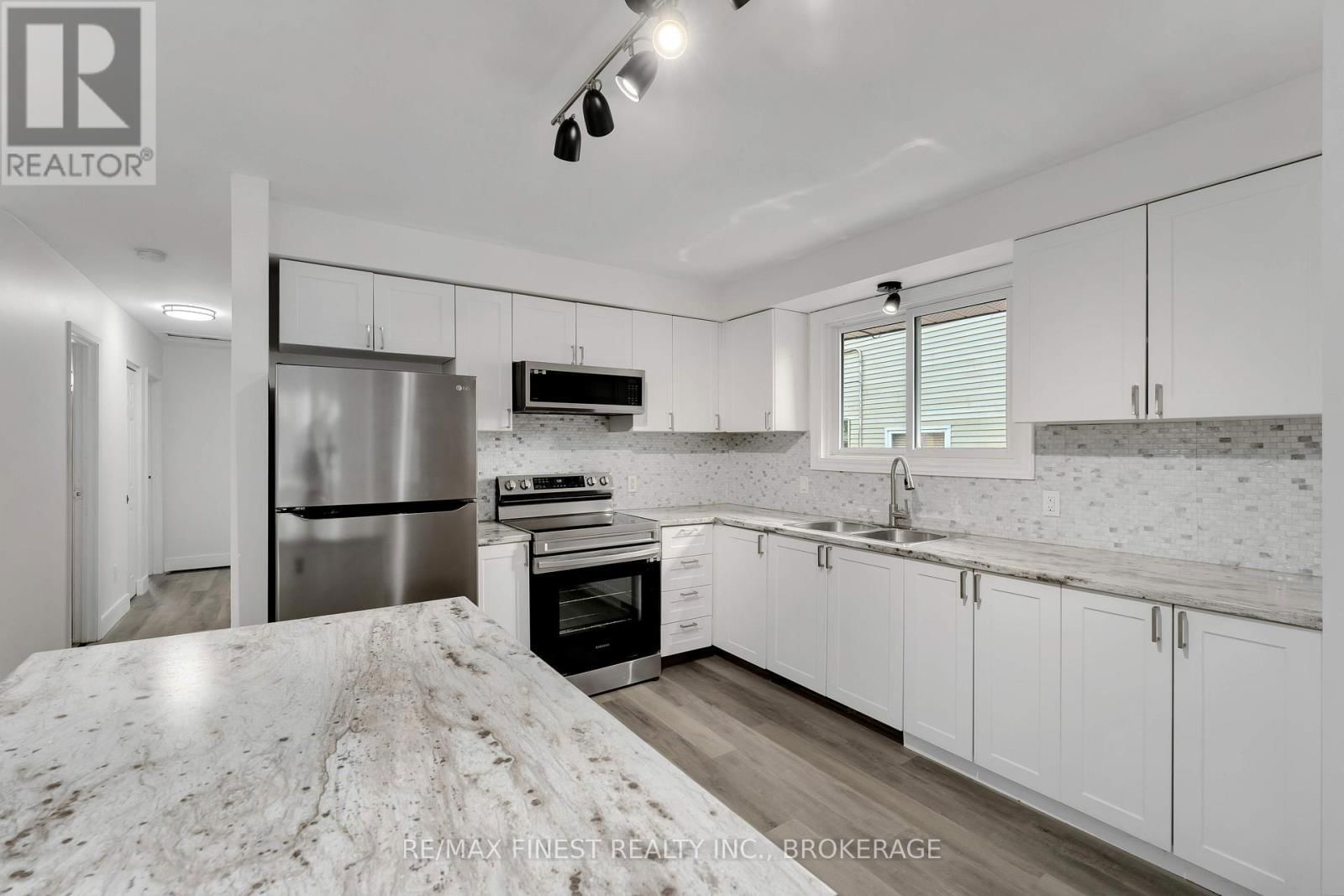 21 CARRIAGE COURT AVENUE Image 6