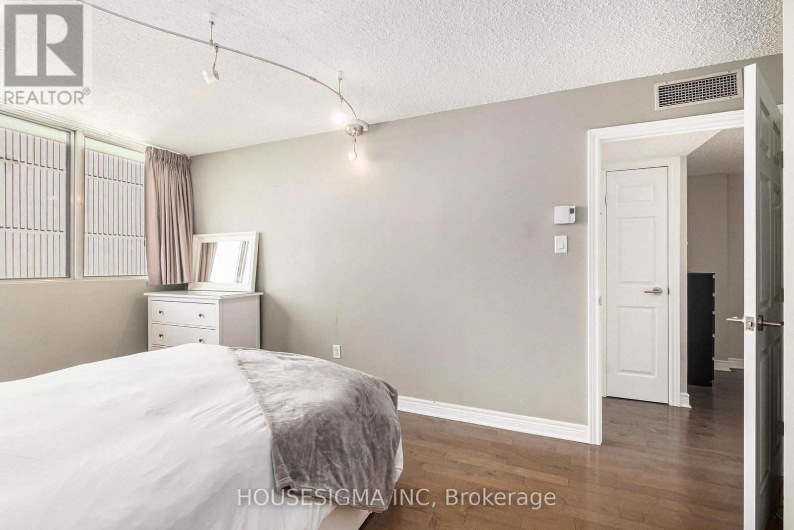 1002 - 530 LAURIER AVENUE WEST Image 34