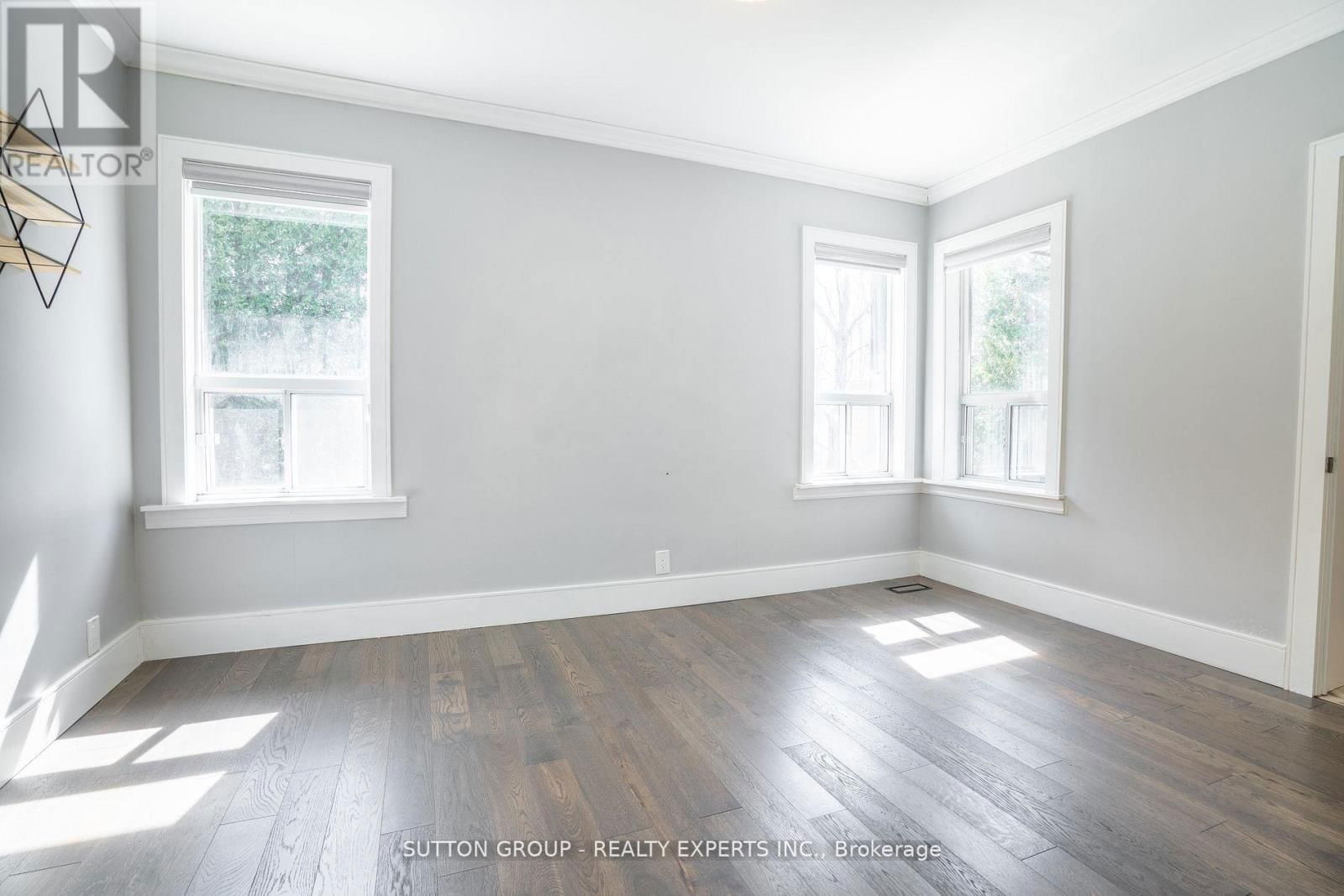 4934 TRAFALGAR ROAD NORTH Image 30