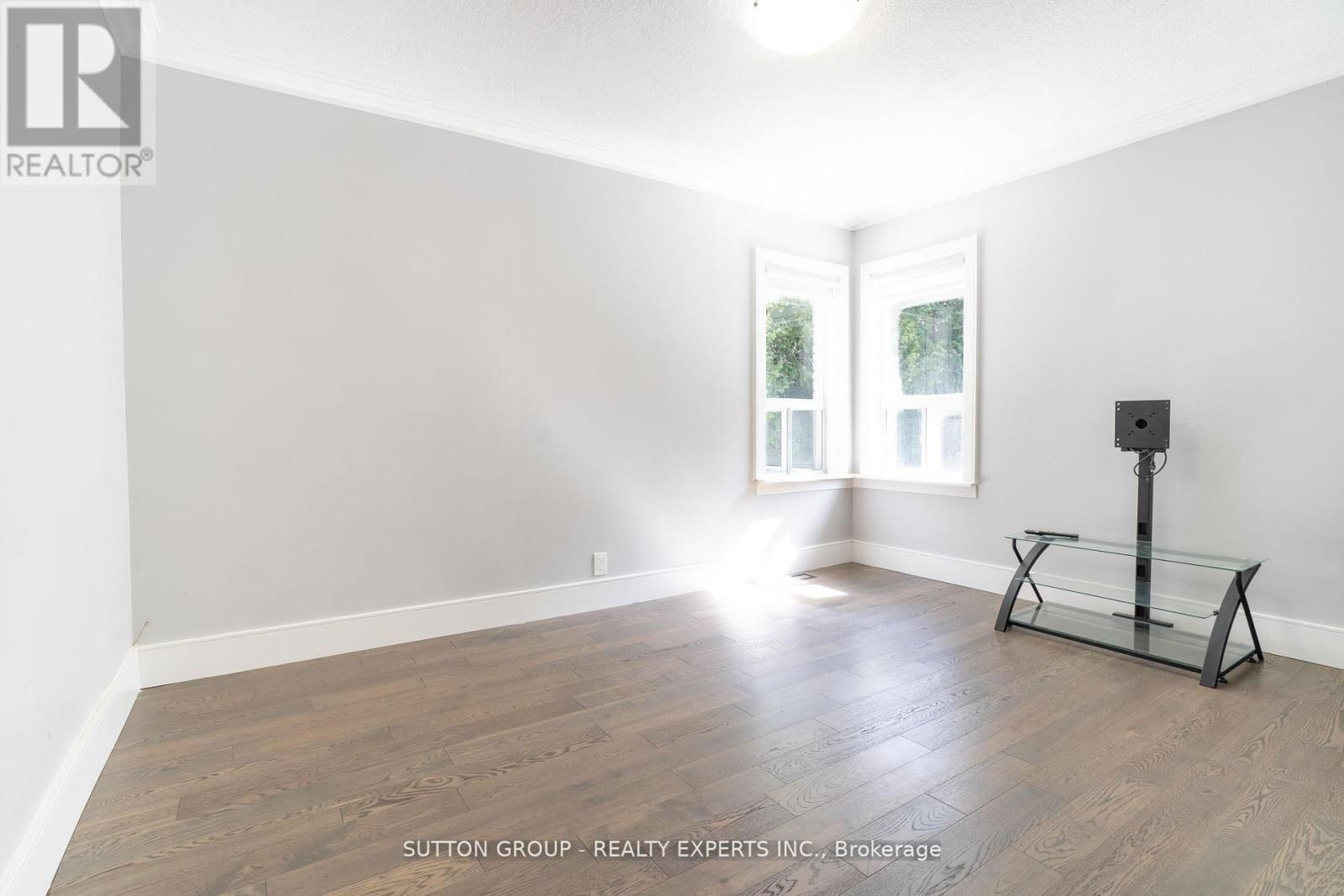 4934 TRAFALGAR ROAD NORTH Image 35