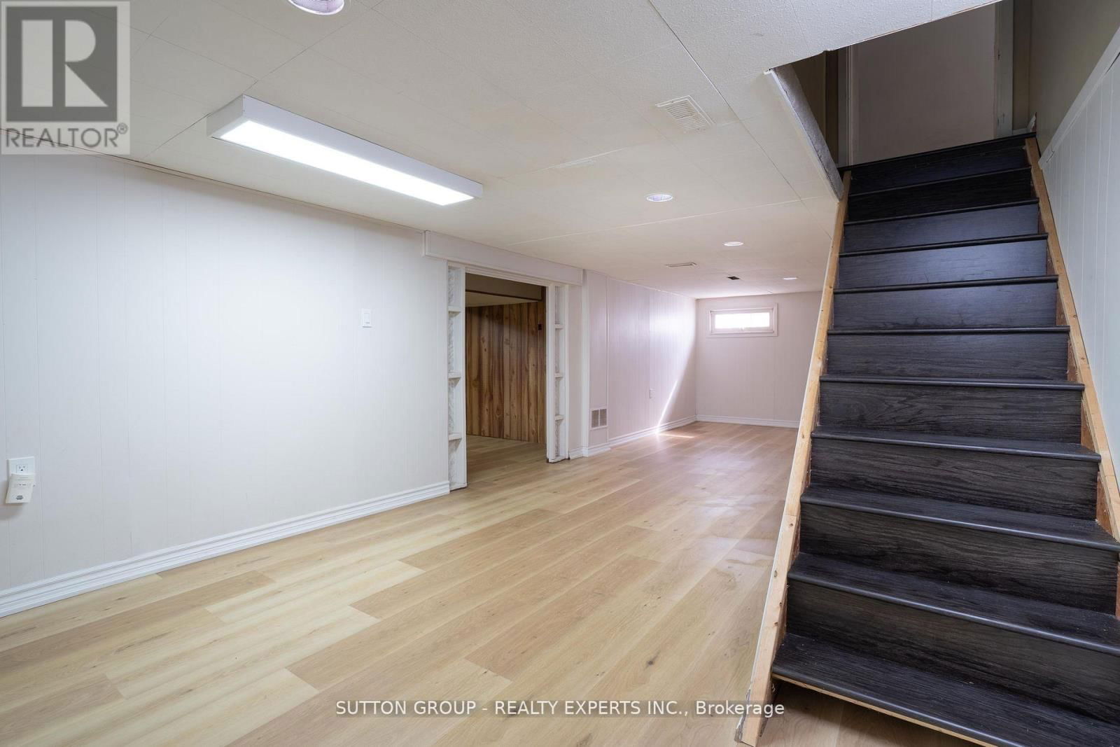 4934 TRAFALGAR ROAD NORTH Image 36
