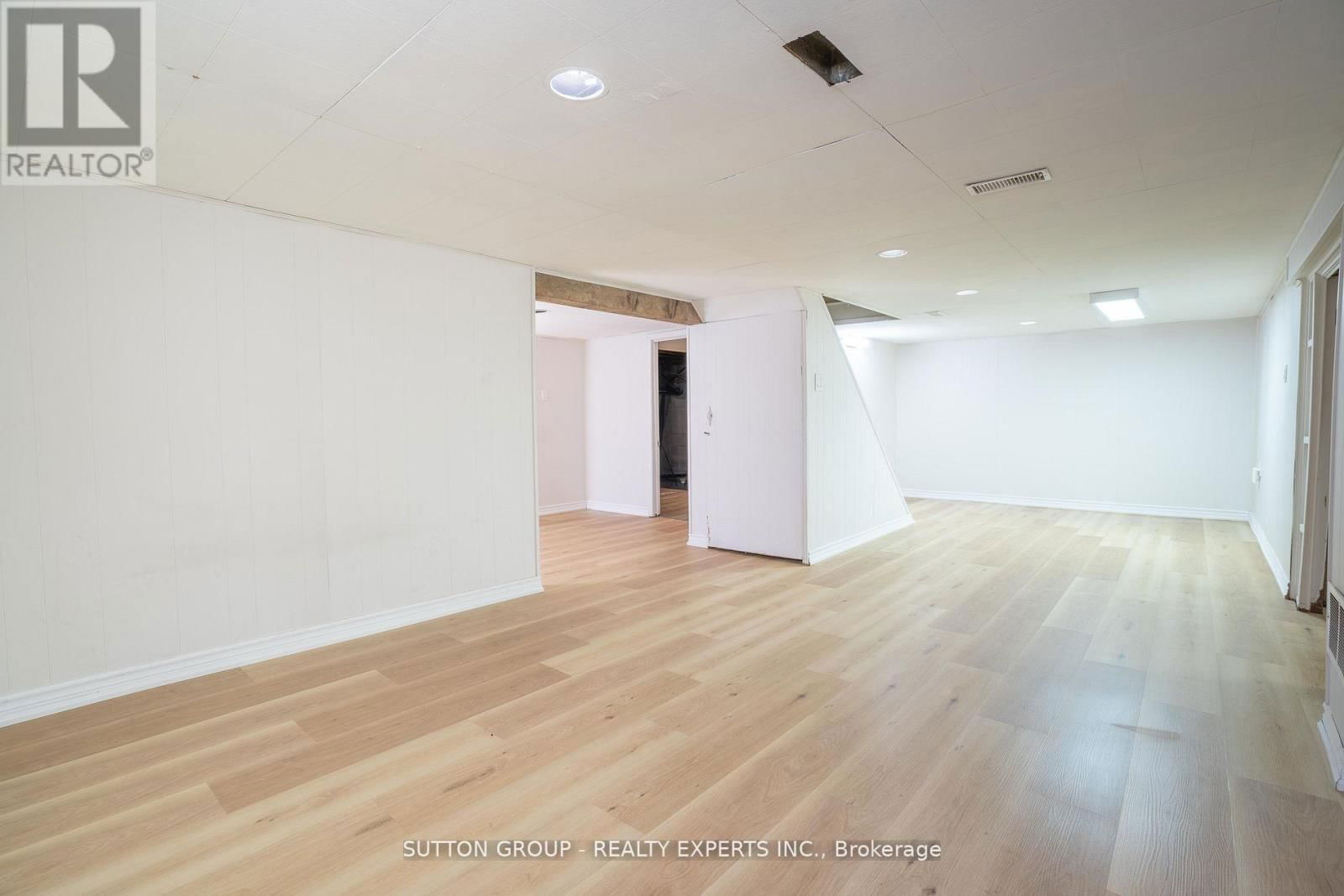 4934 TRAFALGAR ROAD NORTH Image 37