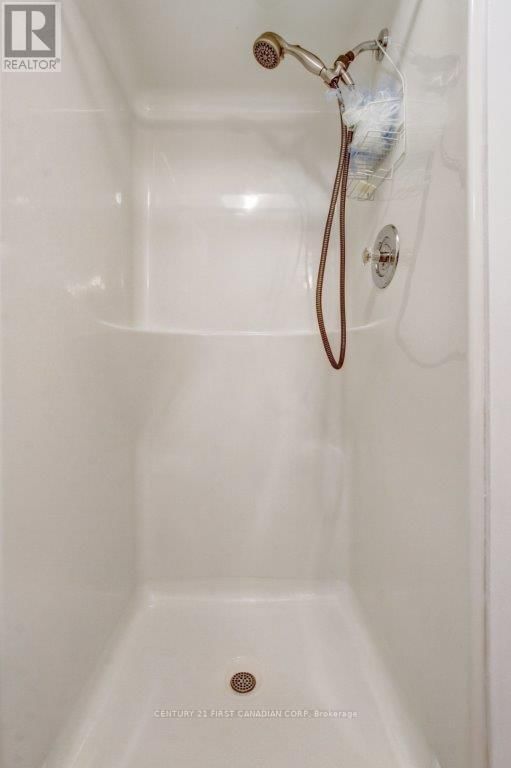 5 GOLDING PLACE Image 13