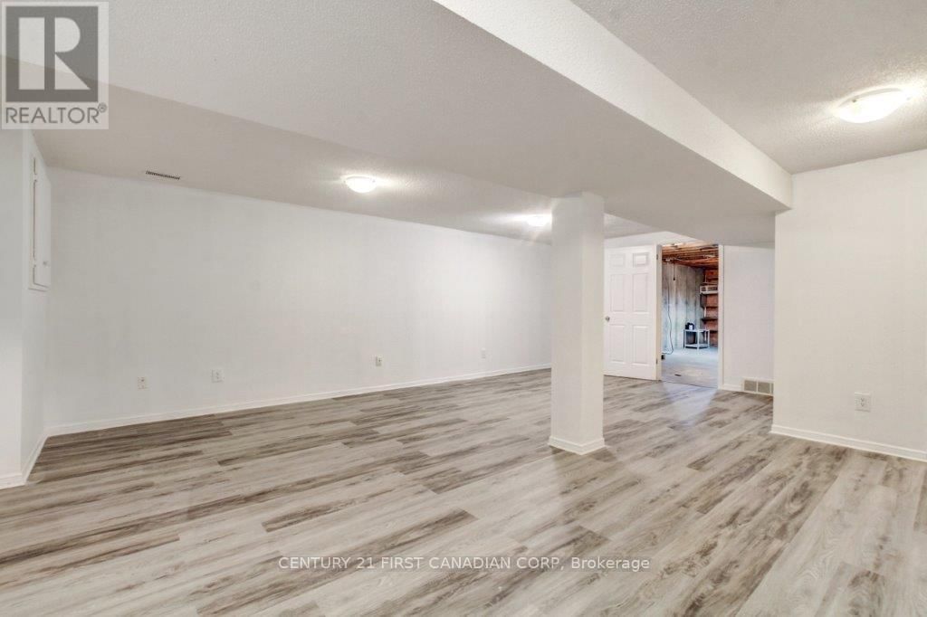 5 GOLDING PLACE Image 15