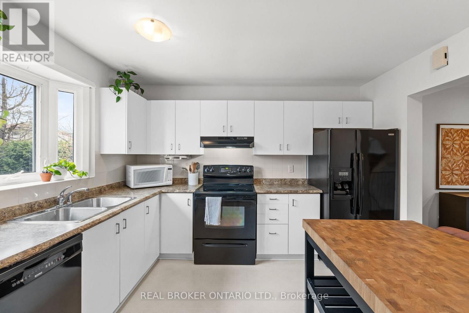 6 ALMOND LANE Image 13