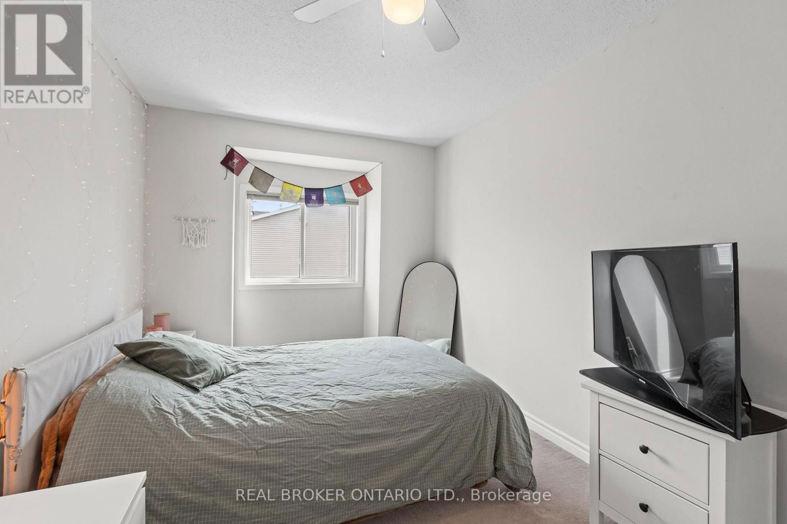 6 ALMOND LANE Image 25