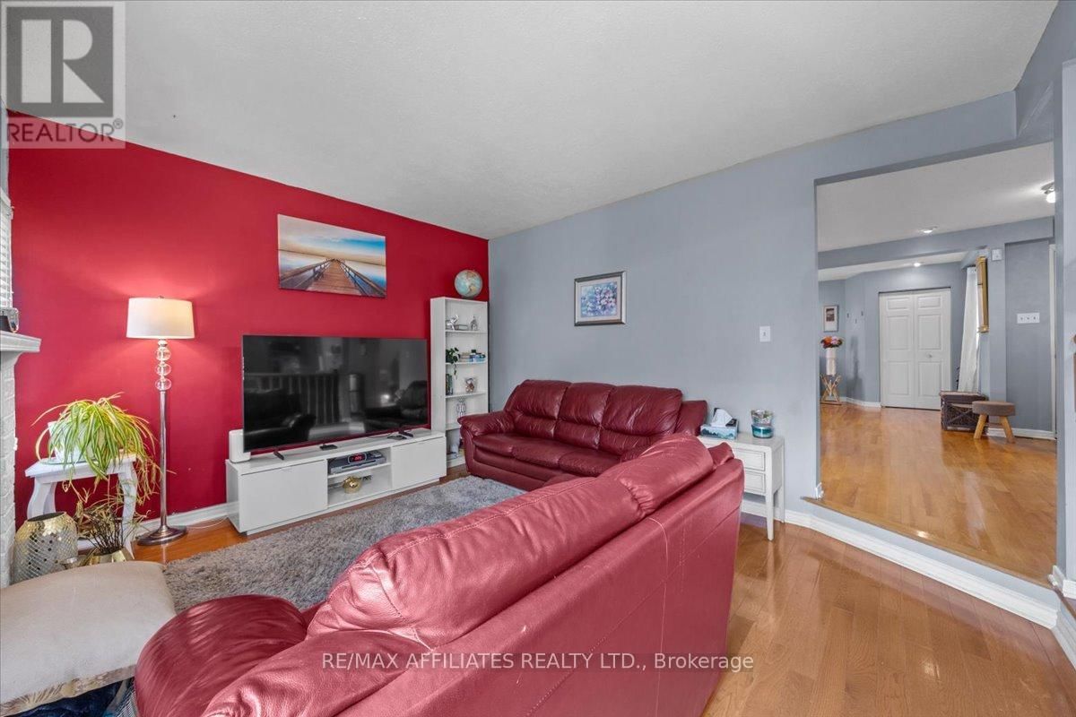 300 SYLVIE TERRACE Image 11