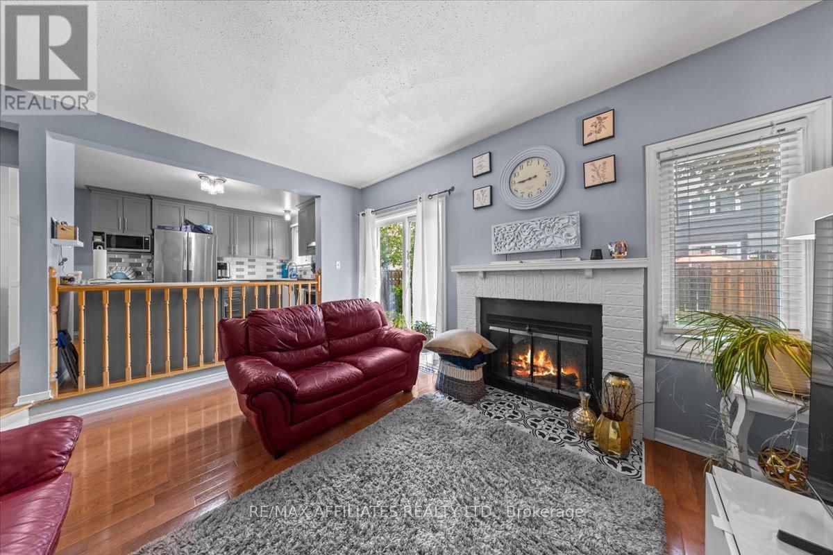 300 SYLVIE TERRACE Image 12