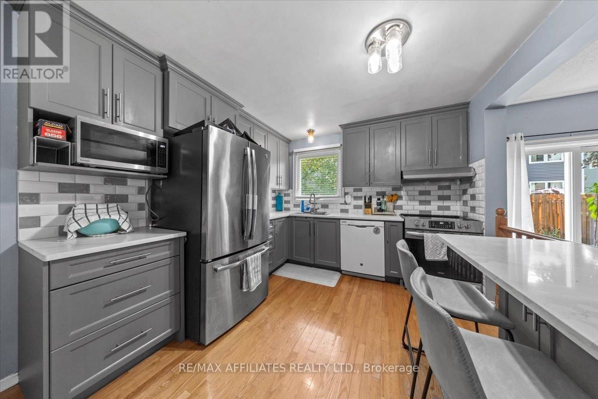 300 SYLVIE TERRACE Image 13