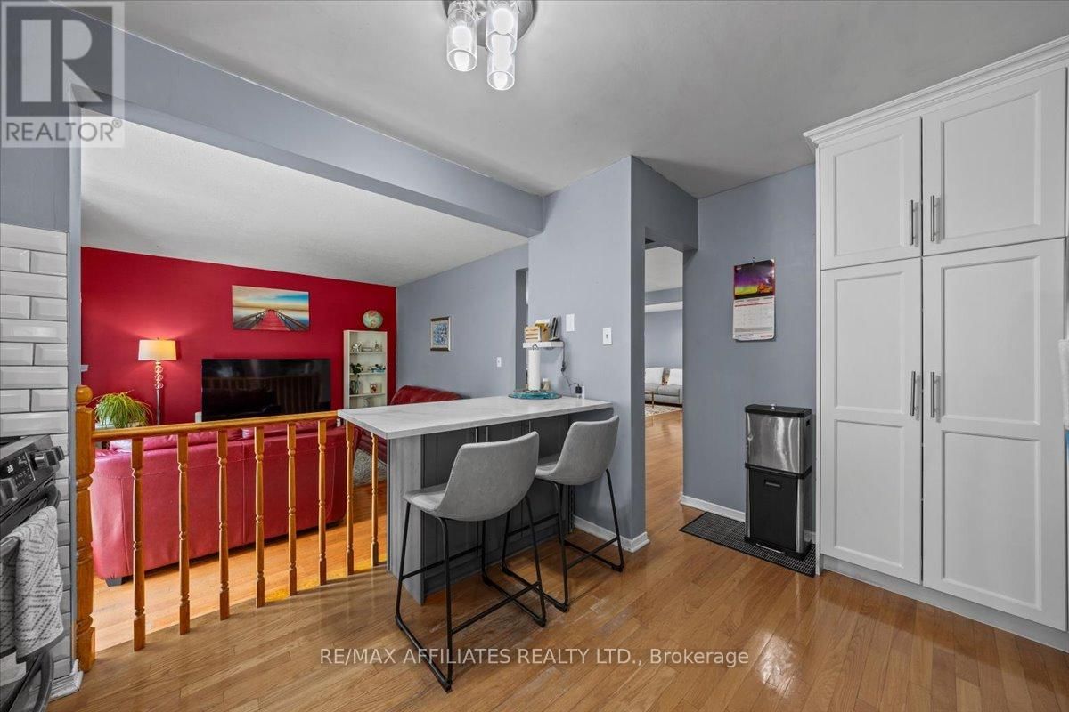 300 SYLVIE TERRACE Image 15