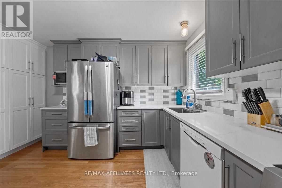 300 SYLVIE TERRACE Image 16