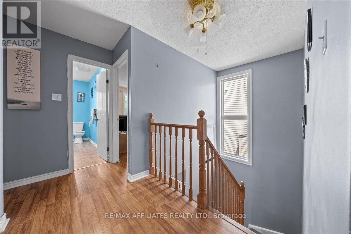 300 SYLVIE TERRACE Image 17