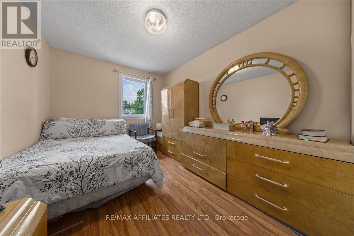 300 SYLVIE TERRACE Image 18
