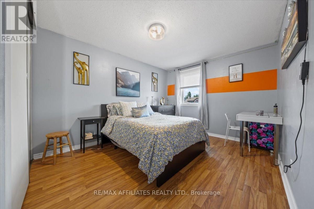 300 SYLVIE TERRACE Image 19
