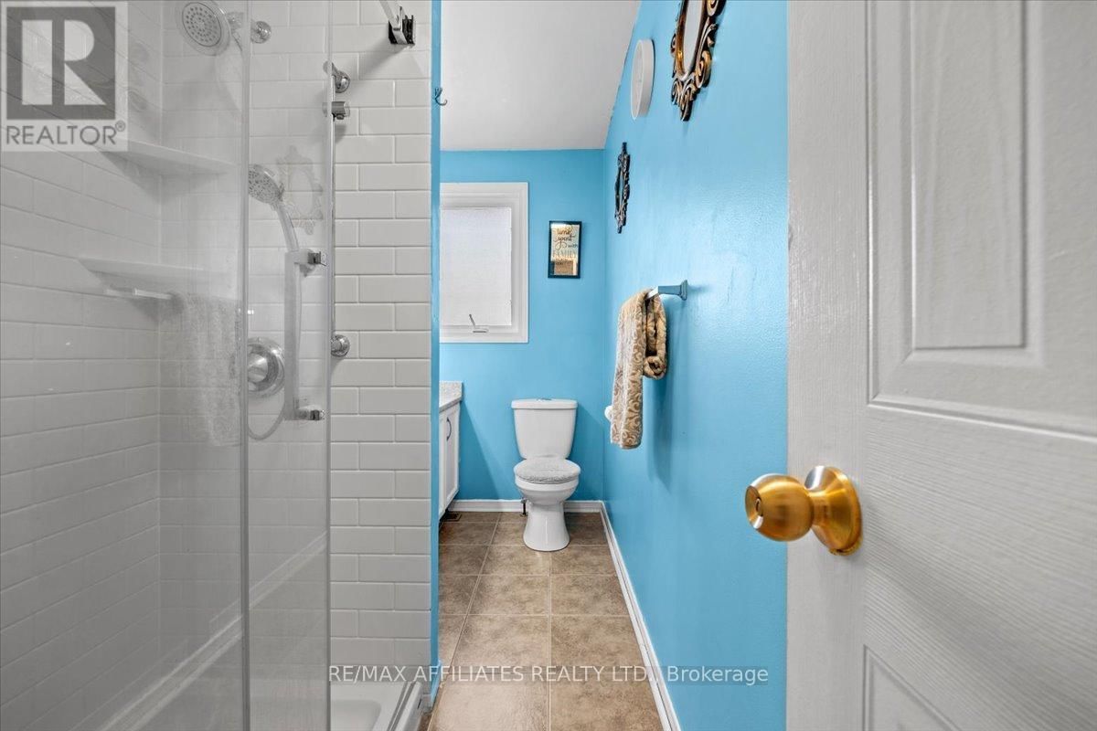 300 SYLVIE TERRACE Image 21