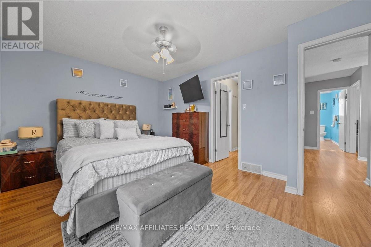 300 SYLVIE TERRACE Image 24