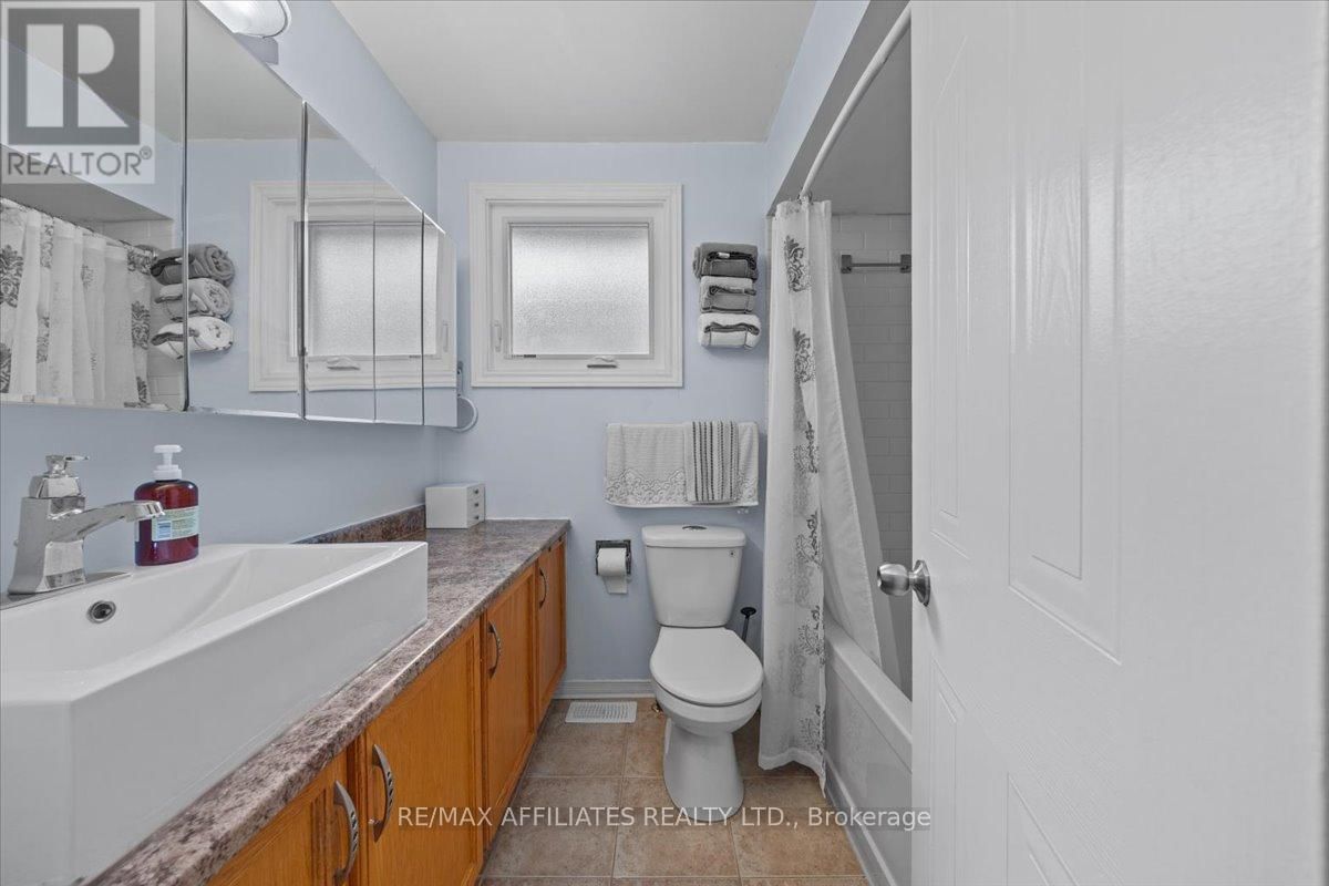 300 SYLVIE TERRACE Image 25