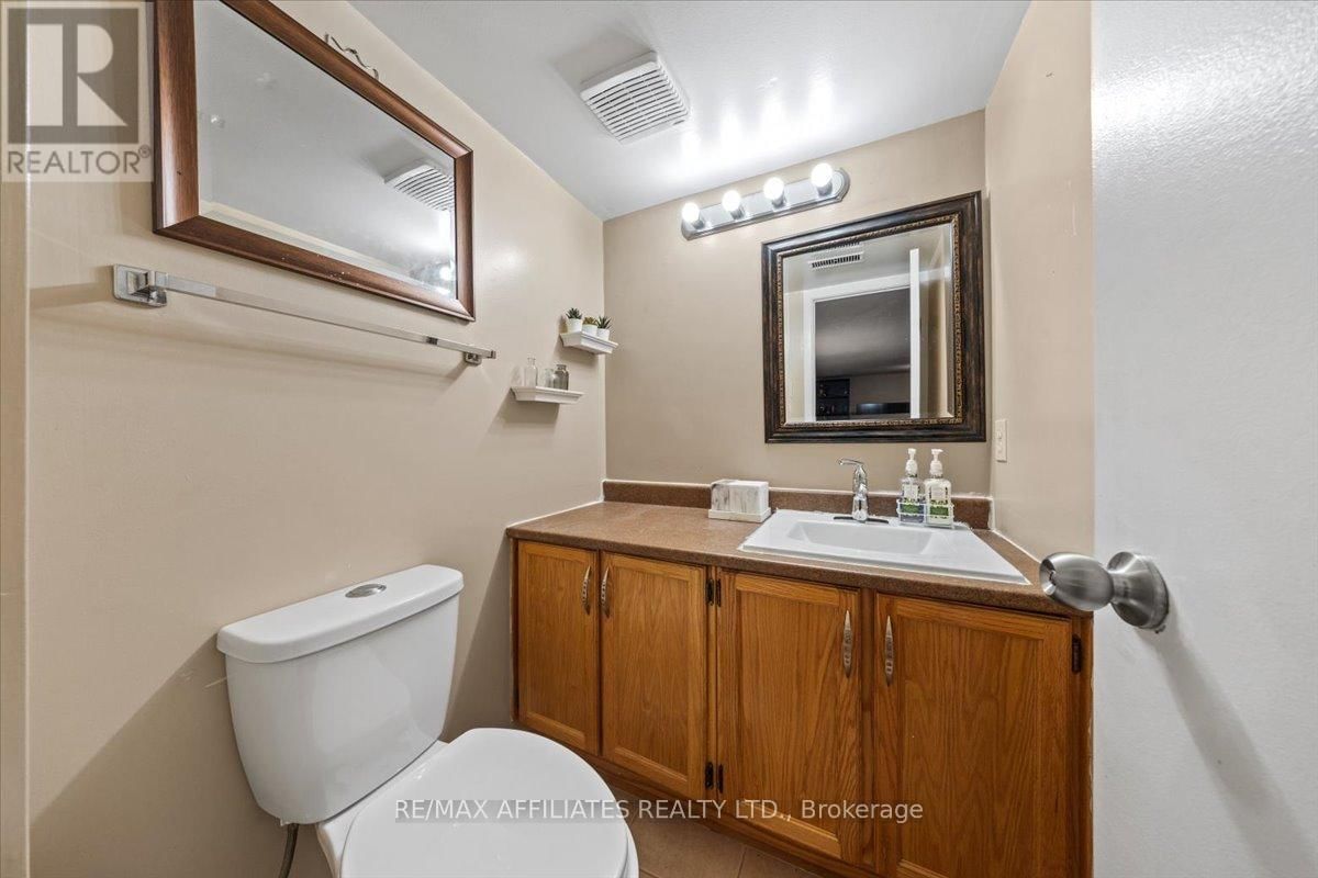 300 SYLVIE TERRACE Image 29
