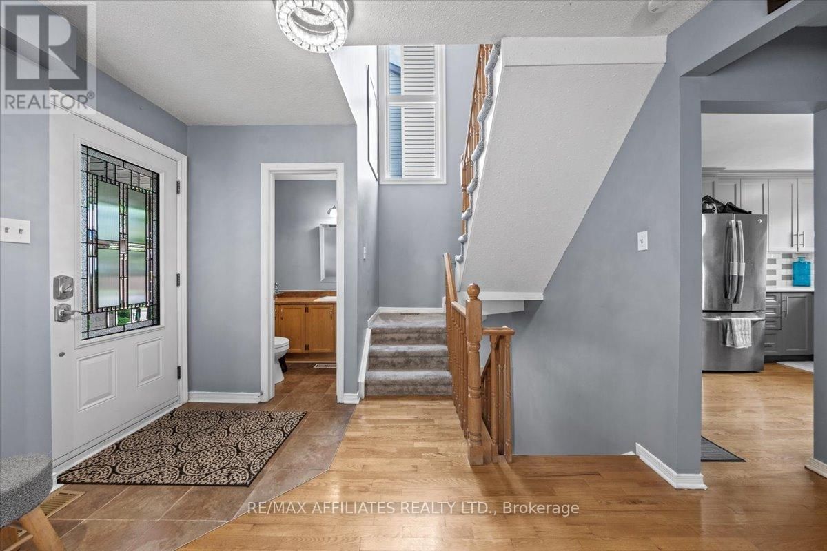 300 SYLVIE TERRACE Image 4