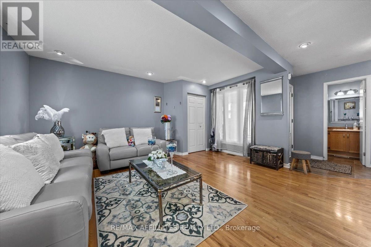 300 SYLVIE TERRACE Image 6