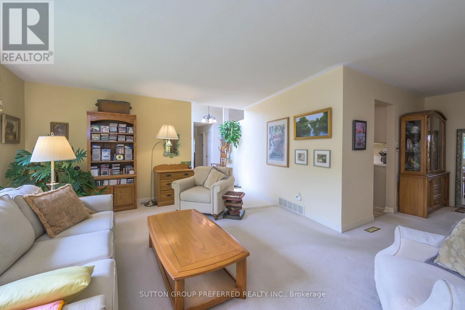 51 - 50 FIDDLERS GREEN ROAD Image 14