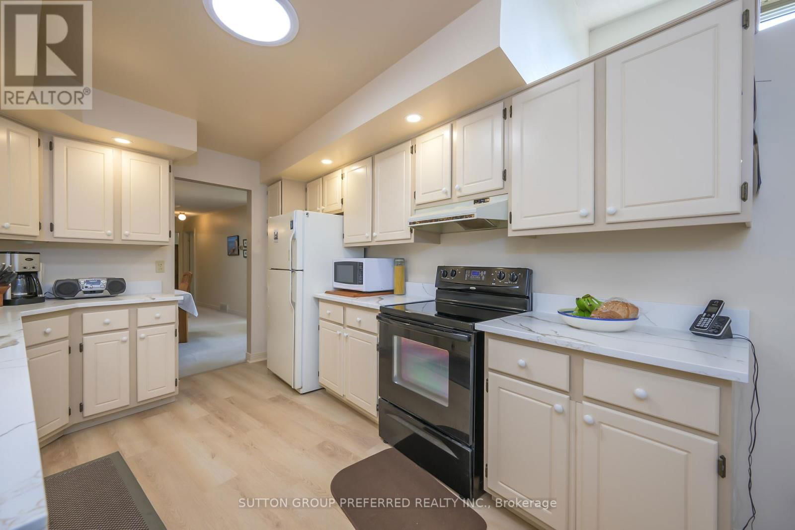 51 - 50 FIDDLERS GREEN ROAD Image 18