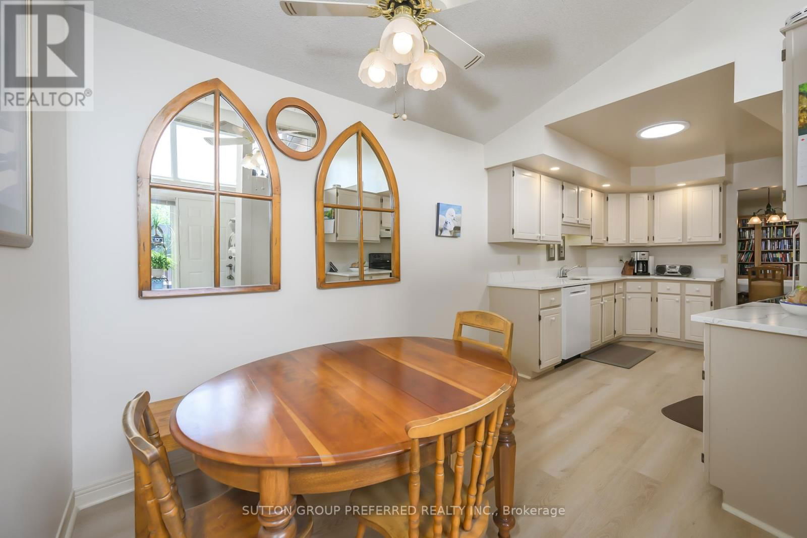 51 - 50 FIDDLERS GREEN ROAD Image 20