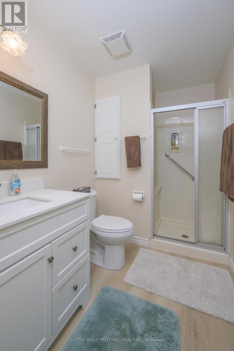 51 - 50 FIDDLERS GREEN ROAD Image 25