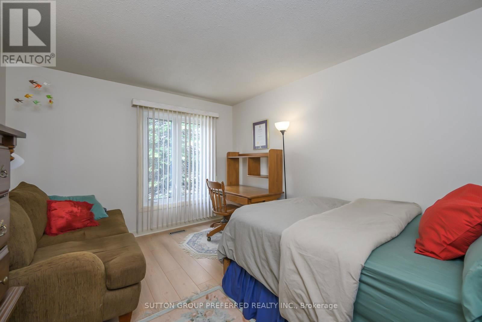 51 - 50 FIDDLERS GREEN ROAD Image 29